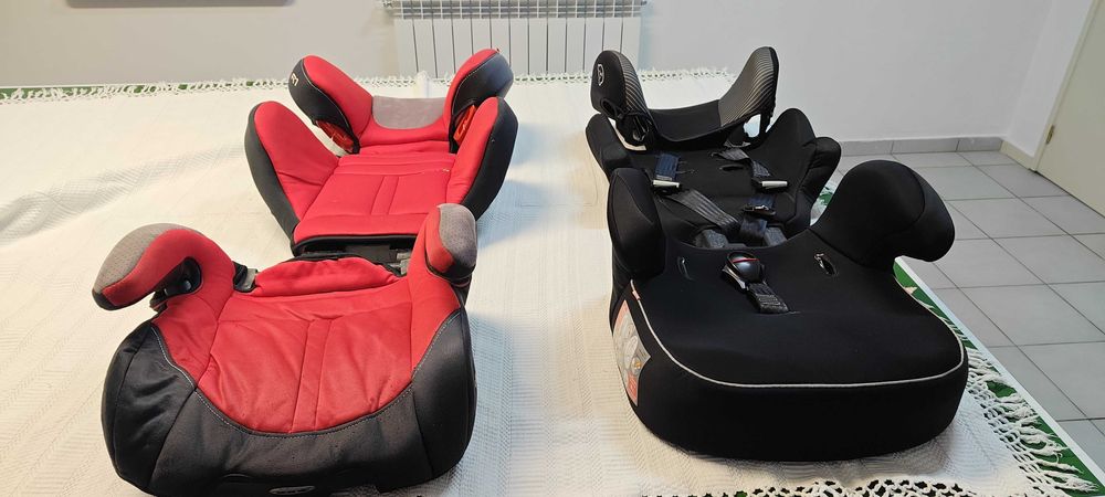 Cadeiras de carro para crianças.