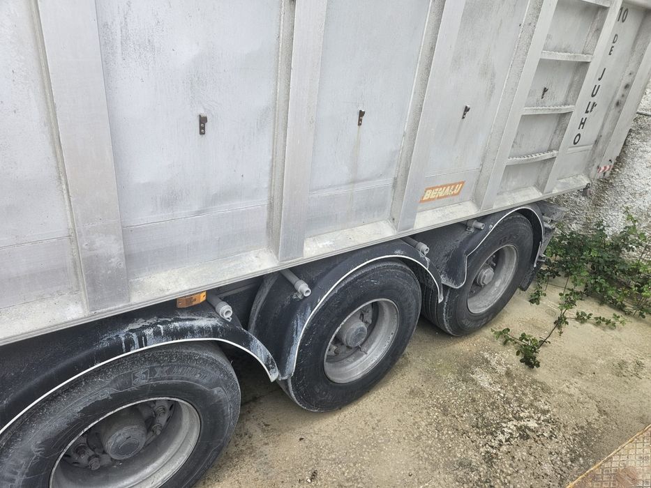 Vende se reboque basculante de aluminio