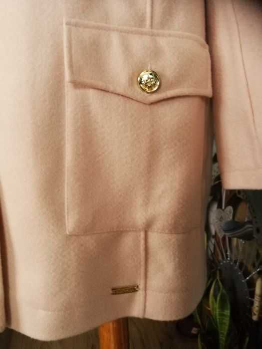 Płaszczyk kieszenie guziki