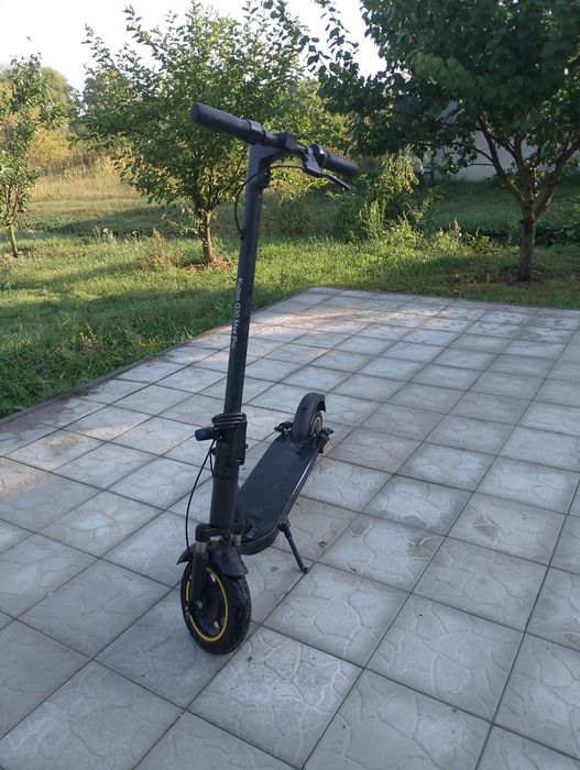 Продам електросамокат  30 км/год хватає на 25 км