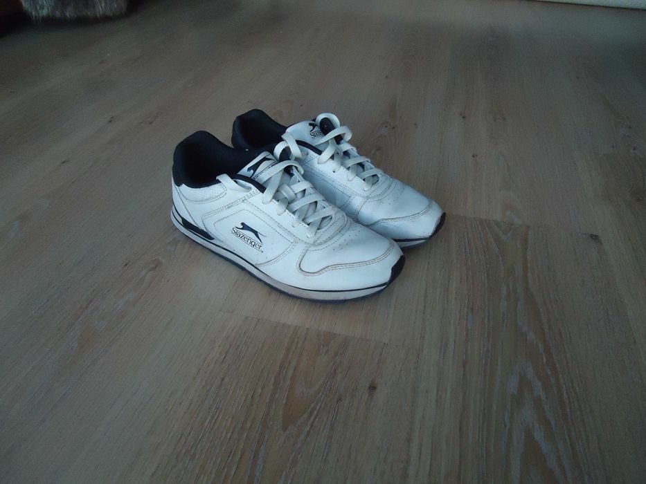 Мужские фирменные кожаные кроссовки, р. 41, по стельке 26,5 см, дёшево