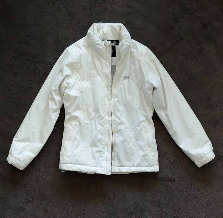 Casaco para a neve tamanho 9 a 10 anos marca Berg. Com capuz