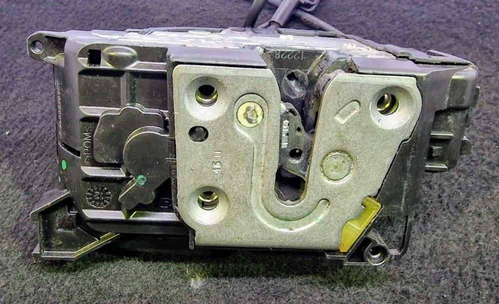 Fechadura / Fecho Porta Frente Direito 805020009R - RENAULT MASTER III Caixa