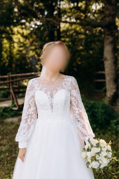 Продам гарну , ніжну весільну сукню