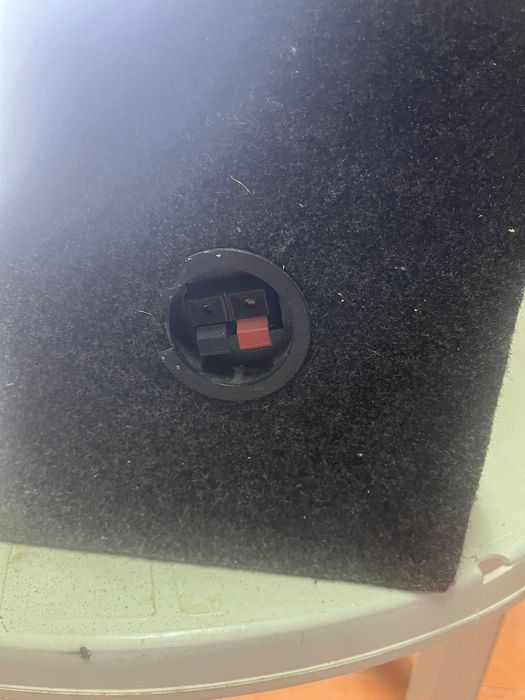 Subwoofer + Amplificador Excalibur de 600W.