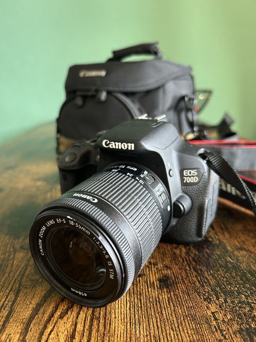 Aparat lustrzanka Canon EOS 700D