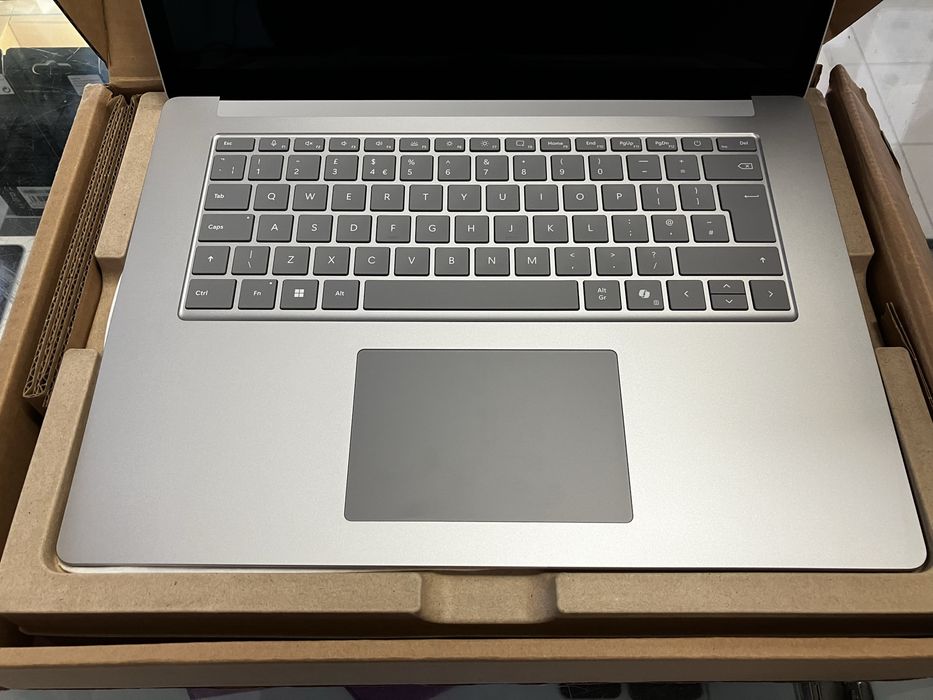Nowy Microsoft Surface Laptop 6 For business Ultra 7 16gb 256gb