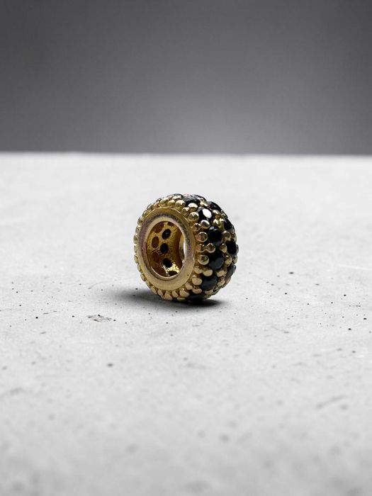 Złoty charms 585 z czarnymi kamieniami – elegancka zawieszka do bransoletki | 1,61 g p.352