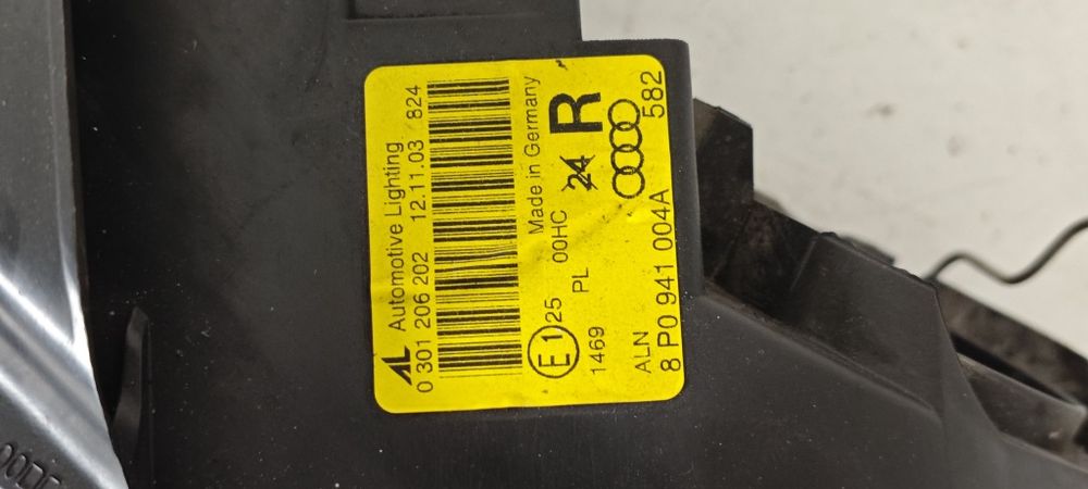 AUDI A3 8P HALOGEN Prawa Lampa Prawy Przód cena za 1 sztuke