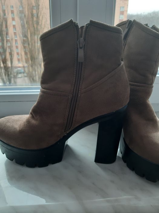 Продам осінні сапожки