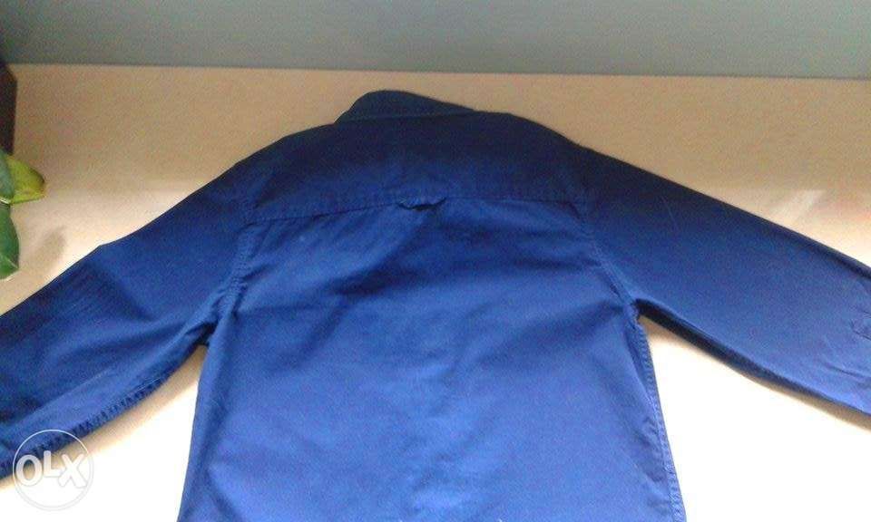 Camisa H&M marinho como NOVA