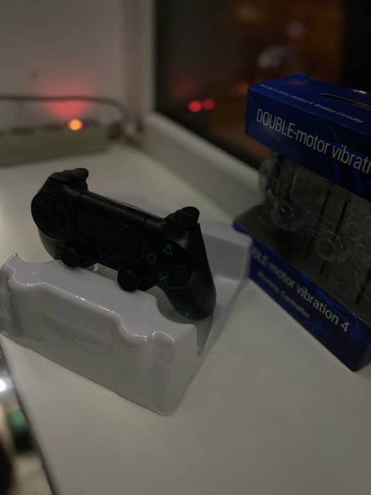 геймпад на 4 плестейшен , не пользовались