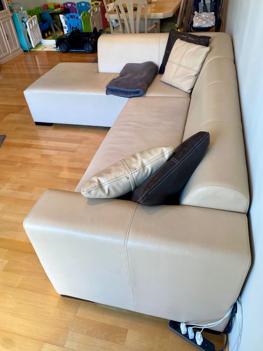 Sofá de canto com chaise longue 270 × 210 cm – Pele sintética bege
