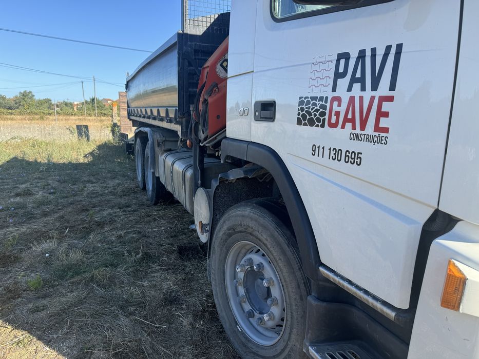 Volvo fm9 300 6x4  com grua
