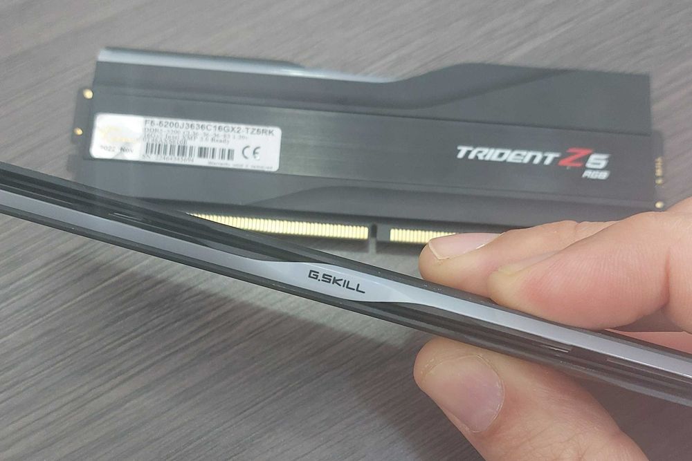 Kit Memória RAM G.SKILL Trident Z5 RGB 32GB (2x16GB) DDR5-5200MHz CL36 (36-36-36-83) 1.2V Preta