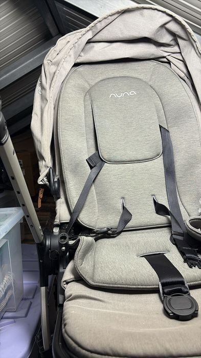 Trio Nuna ( carrinho, alcofa e ovo)