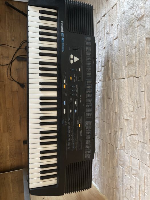 Keyboard Roland E-16