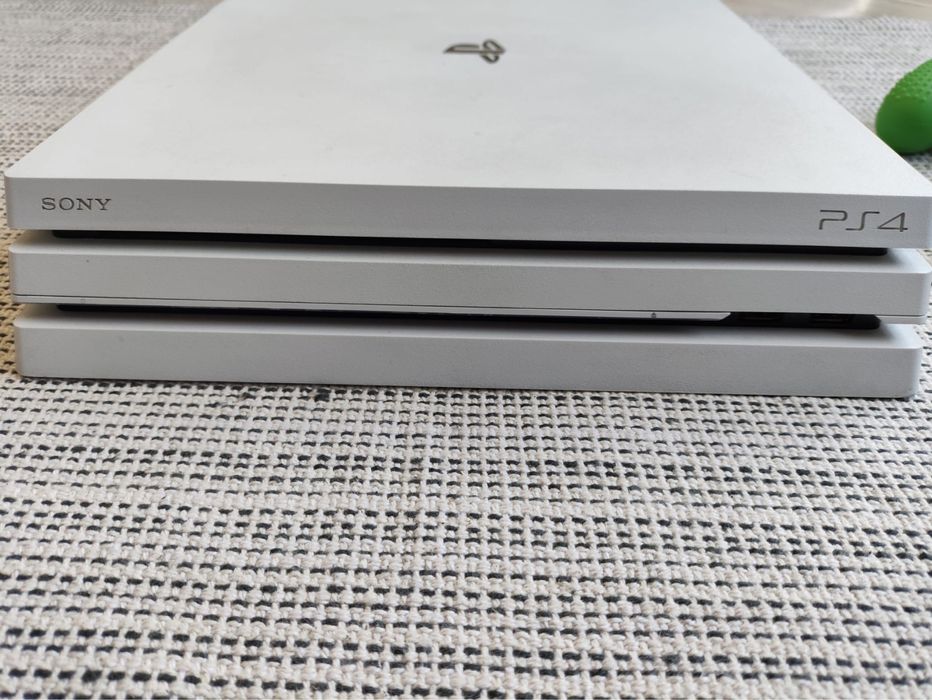 Playstation 4 pro branca c/ comando