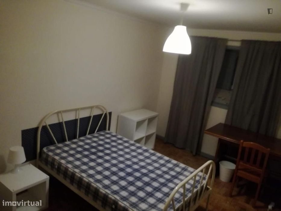 Quarto - localizado em  Coimbra