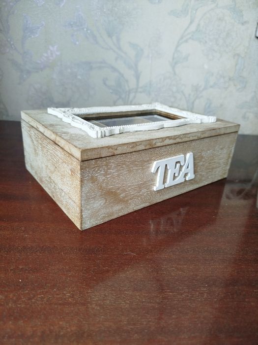 Дерев'яна коробка для зберігання чаю
