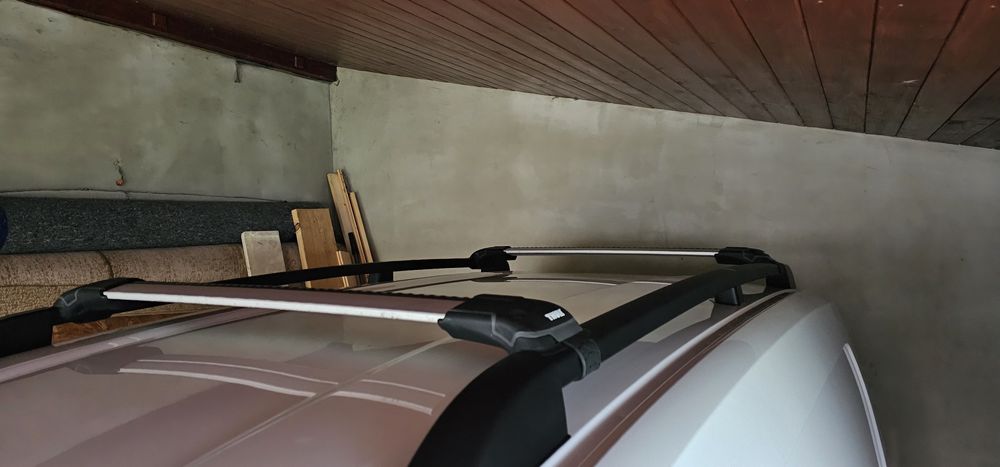 Bagażnik Thule Wingbar Edge na relingi
