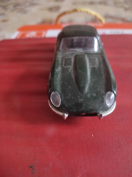 Модель автомобиля Jaguar.