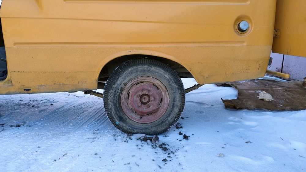 Продам пиріжок ИЖ 2715, 1988 року + двигун і КПП  від 412 Москвича!