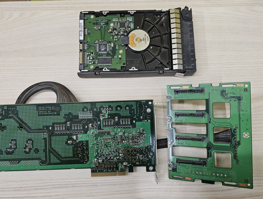 Macierz RAID PCI 4 dyski Hewlett Packard HPK-HSTNM-B010 Smart Array