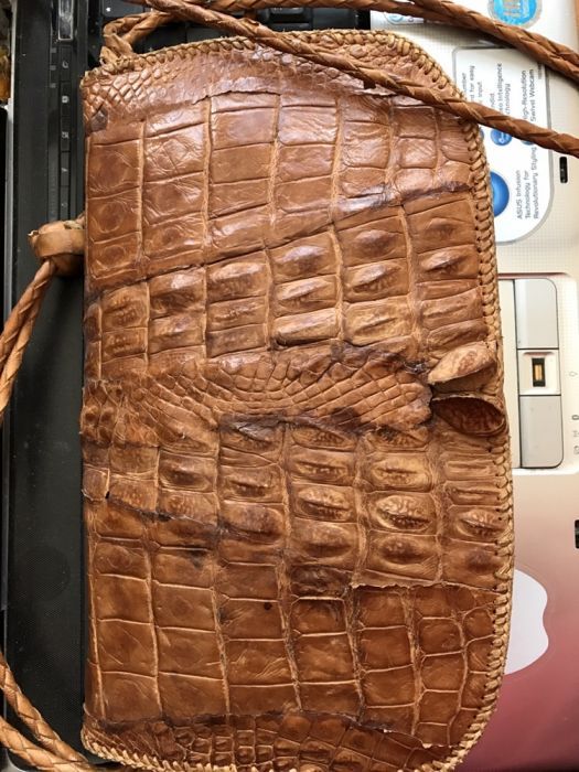 Сумочка из кожи крокодила