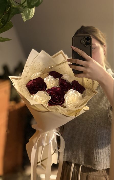 Wieczne róże wykonane ze wstążki satynowej