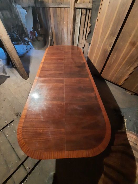 Elegancki stół w stylu angielskim