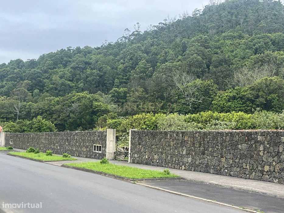Terreno Urbano em Pico da Pedra, Ribeira Grande de 2,000 m2
