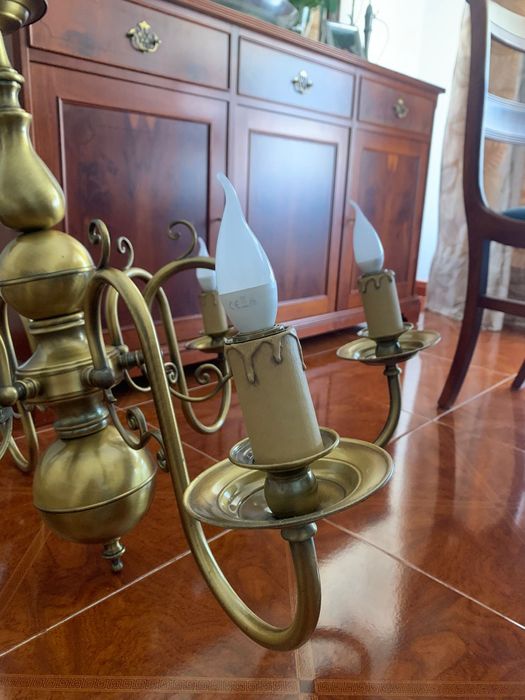 Candeeiro de teto suspenso, tipo lustre, em latão com 6 lâmpadas
