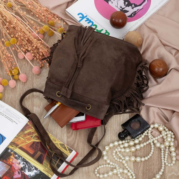 VERA PELLE torebka zamszowa listonoszka z frędzlami V477 c.brązowa