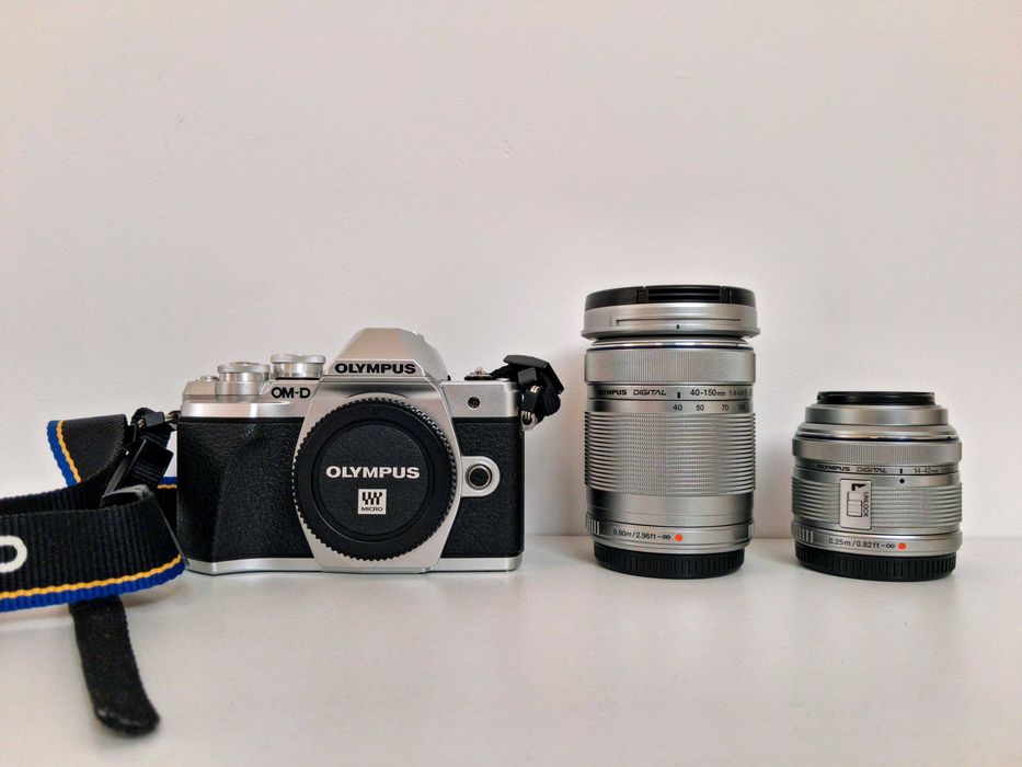 OLYMPUS OM-D E-M10 Mark III - Silver + 14-42mm + 40-150mm | Pack Completo