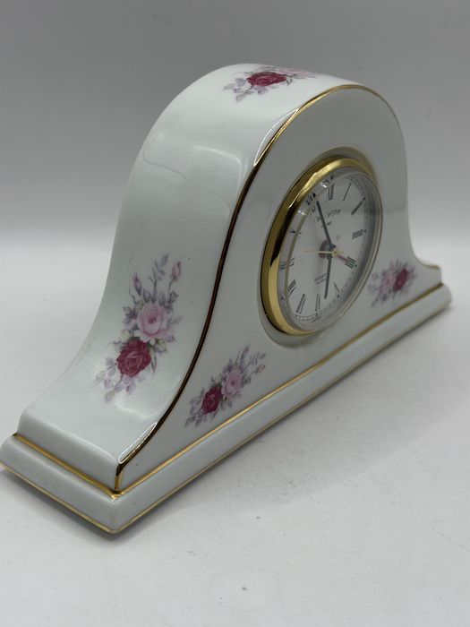 Porcelanowy, elegancki zegar kominkowy w róże Wm Widdop