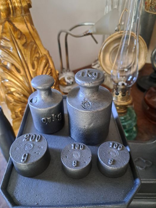 Waga stara żeliwna z ciężarkami