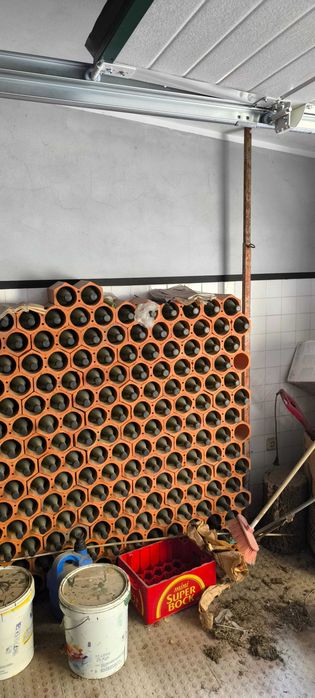 Garrafeira colmeia 500 Garrafas de litro vazias com vedante