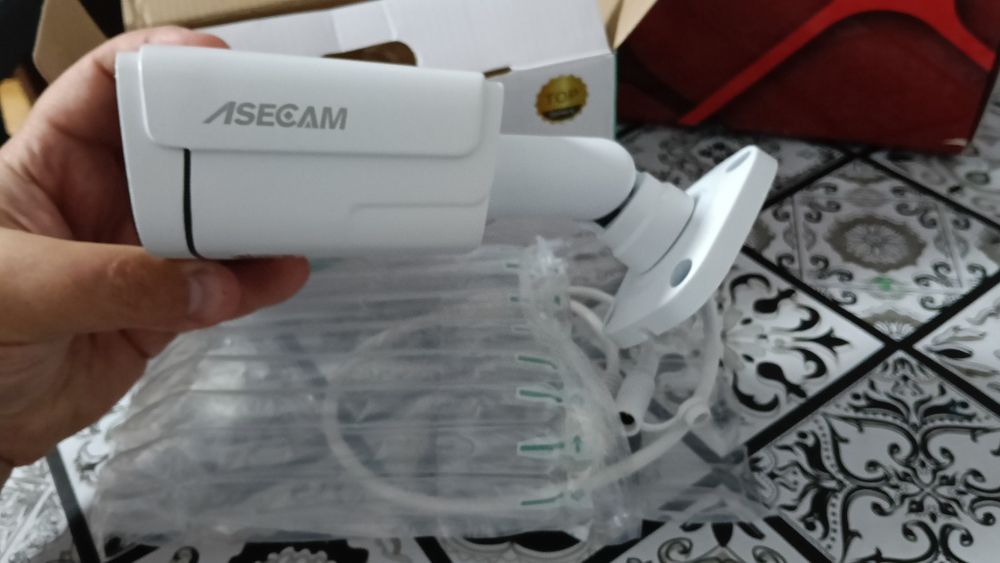 Câmara de videovigilância exterior