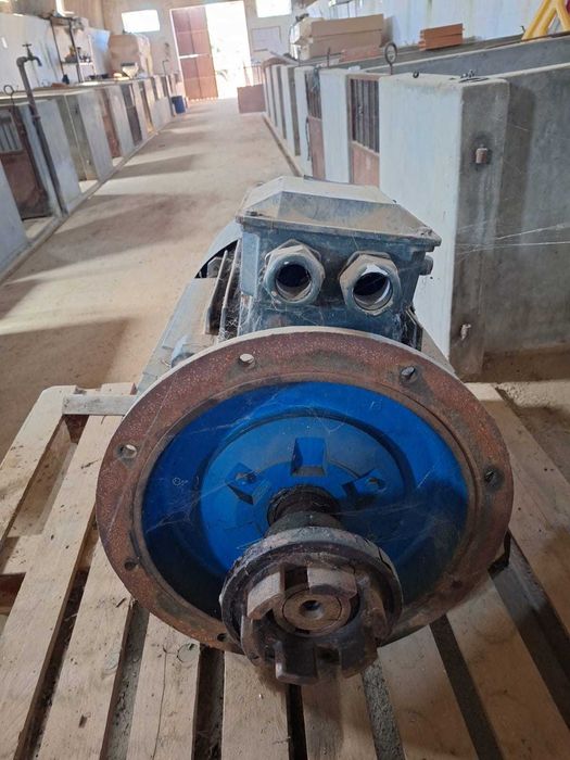 Bomba de Furo Vertical Completa c/ Motor Trifásico 100 CV (75 kW)