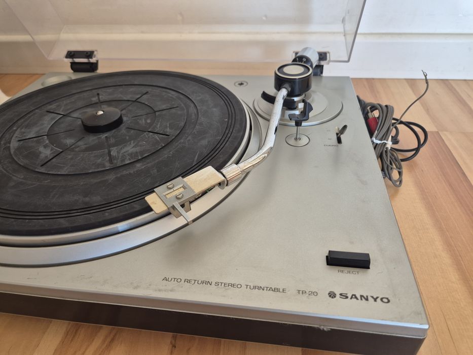 Gira discos Sanyo  TP20