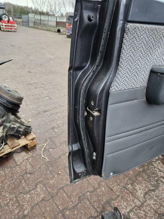 Nissan Patrol Y60  drzwi lewe poliftowe