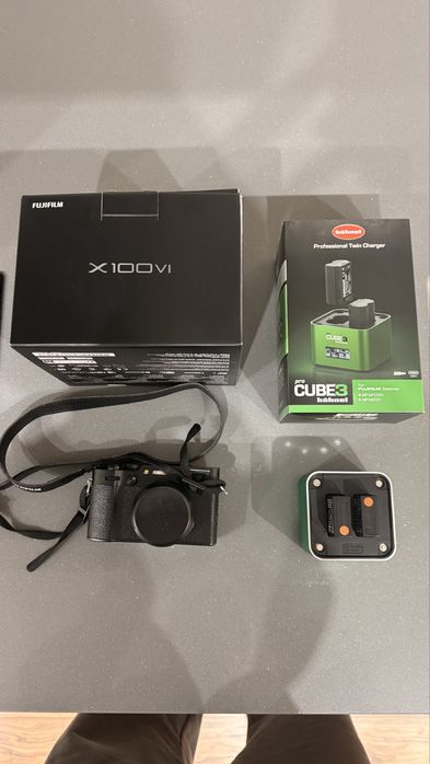 Fujifilm X100VI como nova + bateria extra + carregador + caixas