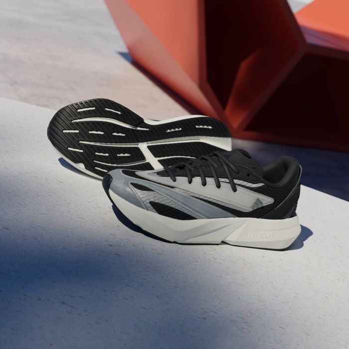 Кроссовки женские adidas LIGHTBLAZE  39,5 размер