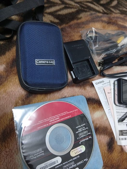 Фотоаппарат Casio EX-Z800. Стан нового.