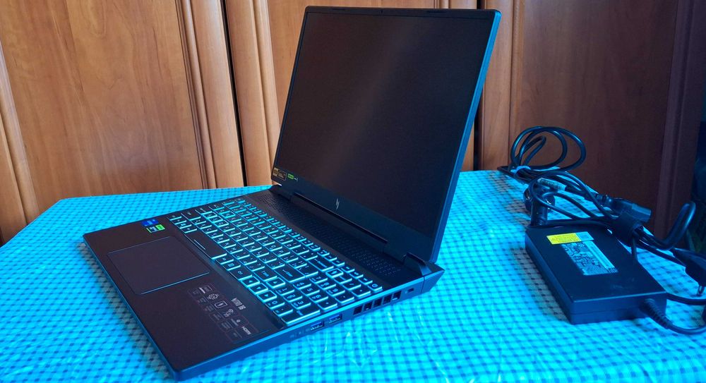 Acer Nitro AN16-51 16 дюймов с RTX 4050 TGP 140w Почти новый