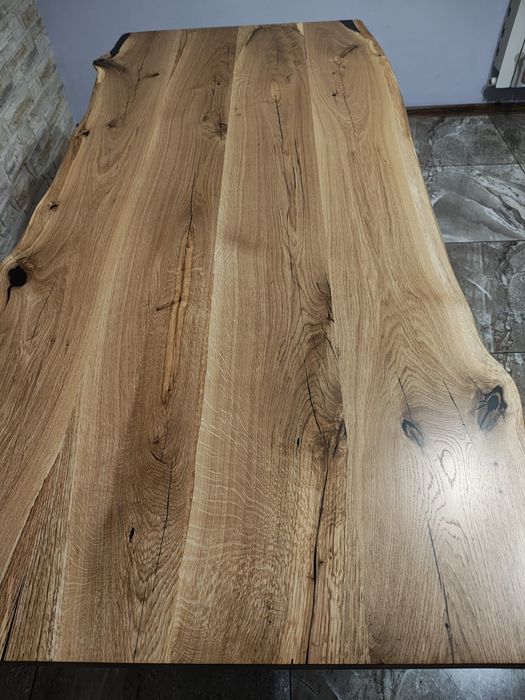 Stół dębowy 200 cm z dodatkiem żywicy