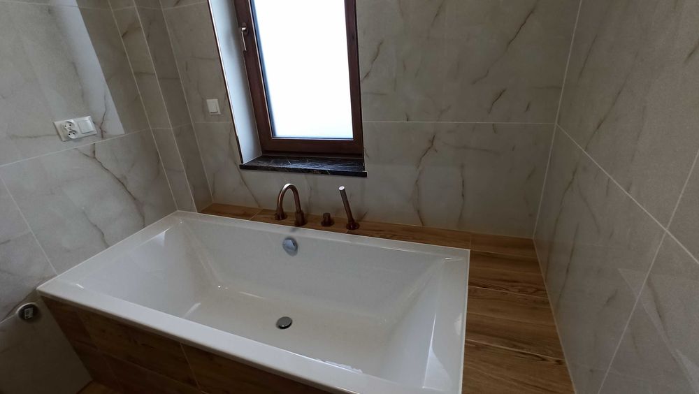 Łazienki, Glazurnik, Wykończenie wnętrz
