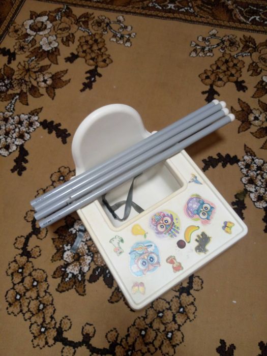 Столик для годування.                            .