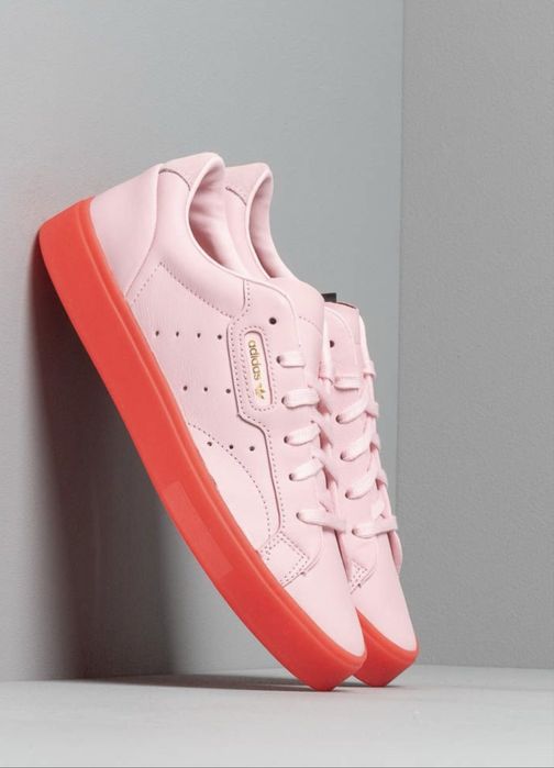 Кросівки adidas жіночі